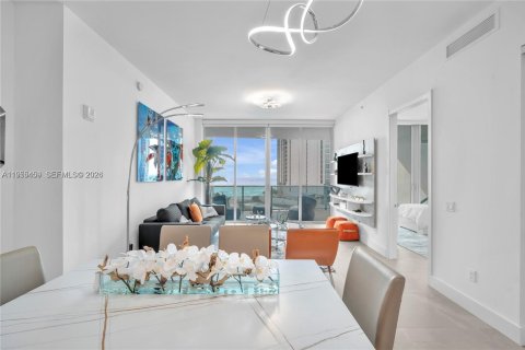 Condo in Sunny Isles Beach, Florida, 2 bedrooms  № 2010254 - photo 10