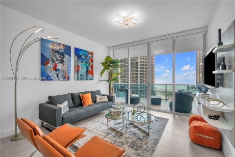 Condo in Sunny Isles Beach, Florida, 2 bedrooms  № 2010254 - photo 3