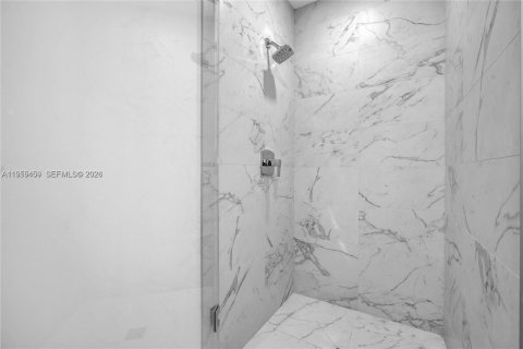 Condo in Sunny Isles Beach, Florida, 2 bedrooms  № 2010254 - photo 21