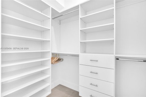 Condo in Sunny Isles Beach, Florida, 2 bedrooms  № 2010254 - photo 19