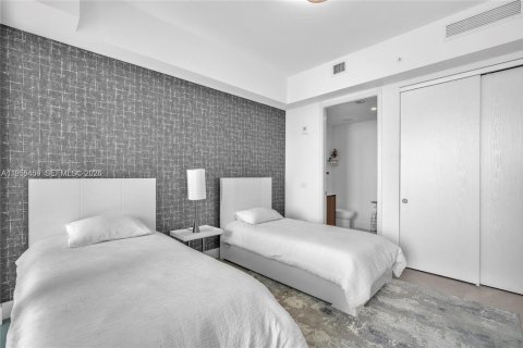 Condo in Sunny Isles Beach, Florida, 2 bedrooms  № 2010254 - photo 27