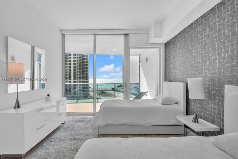Condo in Sunny Isles Beach, Florida, 2 bedrooms  № 2010254 - photo 29
