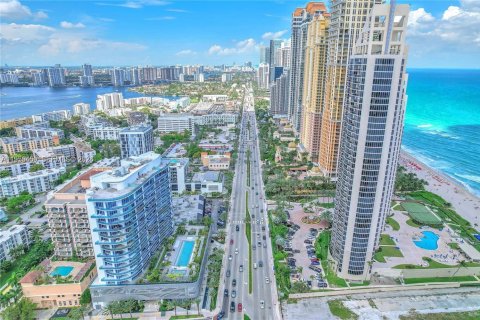 Condo in Sunny Isles Beach, Florida, 2 bedrooms  № 2010254 - photo 2