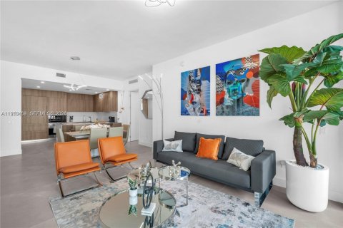 Condo in Sunny Isles Beach, Florida, 2 bedrooms  № 2010254 - photo 6