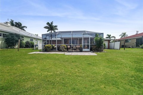House in Punta Gorda, Florida 3 bedrooms, 157.75 sq.m. № 2200225 - photo 26