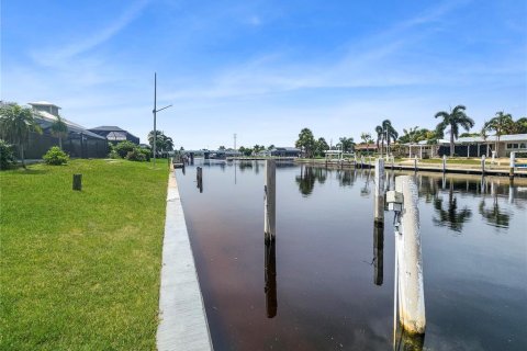 House in Punta Gorda, Florida 3 bedrooms, 157.75 sq.m. № 2200225 - photo 27