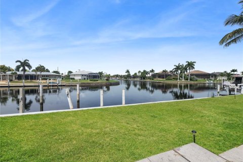 House in Punta Gorda, Florida 3 bedrooms, 157.75 sq.m. № 2200225 - photo 24