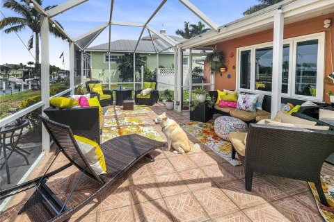 House in Punta Gorda, Florida 3 bedrooms, 157.75 sq.m. № 2200225 - photo 22