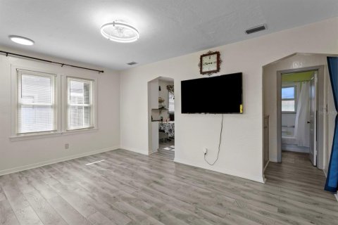 House in Saint Petersburg, Florida 2 bedrooms, 76.92 sq.m. № 2151582 - photo 6