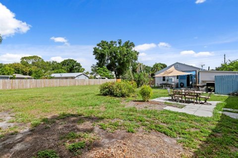 House in Saint Petersburg, Florida 2 bedrooms, 76.92 sq.m. № 2151582 - photo 4