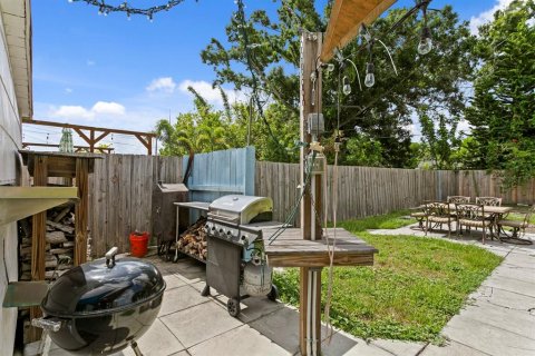 House in Saint Petersburg, Florida 2 bedrooms, 76.92 sq.m. № 2151582 - photo 24