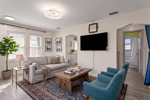 House in Saint Petersburg, Florida 2 bedrooms, 76.92 sq.m. № 2151582 - photo 7