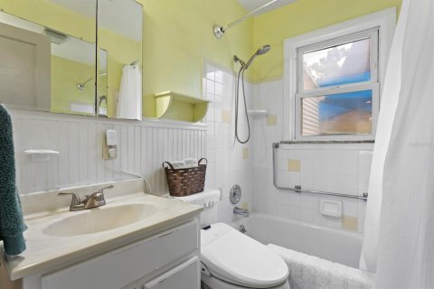 House in Saint Petersburg, Florida 2 bedrooms, 76.92 sq.m. № 2151582 - photo 15