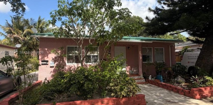 House in Miami, Florida 2 bedrooms, 129.6 sq.m. № 2170642