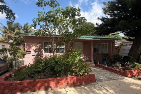 House in Miami, Florida 2 bedrooms, 129.6 sq.m. № 2170642 - photo 5
