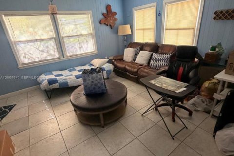 House in Miami, Florida 2 bedrooms, 129.6 sq.m. № 2170642 - photo 2