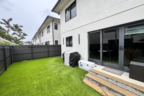 Снять в аренду виллу или дом в Флорида-Сити, Флорида 5 спален, 176.7м2, № 2027431 - фото 11