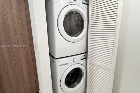 Снять в аренду виллу или дом в Флорида-Сити, Флорида 5 спален, 176.7м2, № 2027431 - фото 4