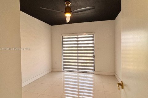 Снять в аренду виллу или дом в Флорида-Сити, Флорида 5 спален, 176.7м2, № 2027431 - фото 8