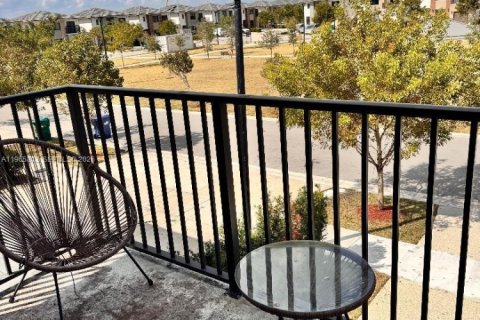 Снять в аренду виллу или дом в Флорида-Сити, Флорида 5 спален, 176.7м2, № 2027431 - фото 10