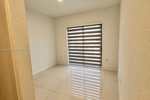 Снять в аренду виллу или дом в Флорида-Сити, Флорида 5 спален, 176.7м2, № 2027431 - фото 6