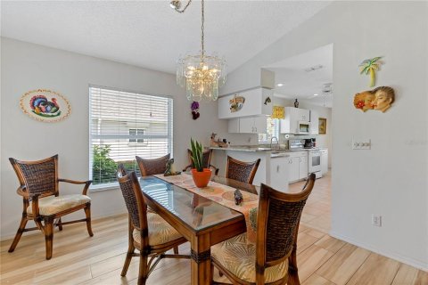 Condo in Sun City Center, Florida, 2 bedrooms  № 1847435 - photo 12