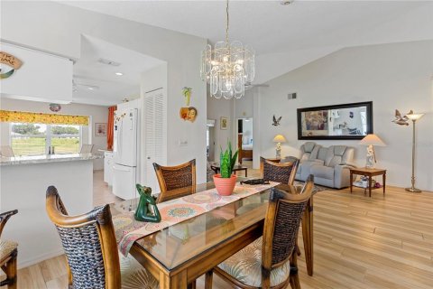 Condo in Sun City Center, Florida, 2 bedrooms  № 1847435 - photo 10