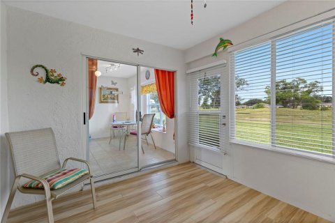 Condo in Sun City Center, Florida, 2 bedrooms  № 1847435 - photo 13