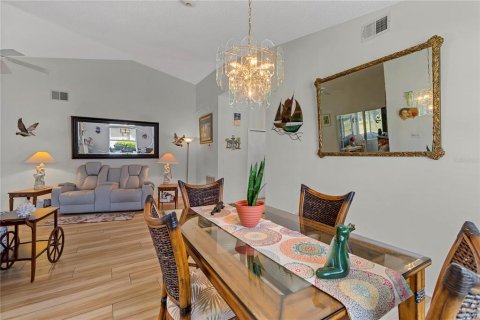 Condo in Sun City Center, Florida, 2 bedrooms  № 1847435 - photo 11