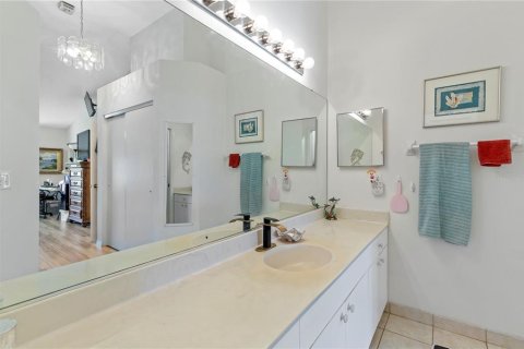 Condo in Sun City Center, Florida, 2 bedrooms  № 1847435 - photo 22