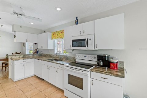 Condo in Sun City Center, Florida, 2 bedrooms  № 1847435 - photo 16