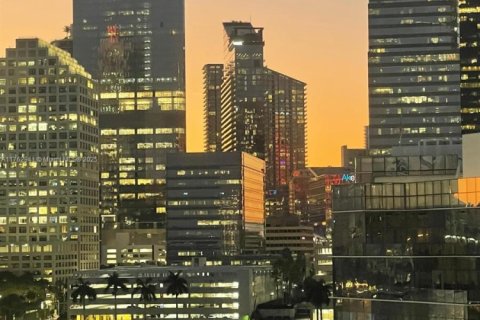 Condominio en alquiler en Miami, Florida, 2 dormitorios, 89.93 m2 № 1936112 - foto 8