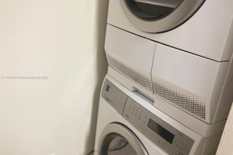 Condominio en alquiler en Miami, Florida, 2 dormitorios, 89.93 m2 № 1936112 - foto 21