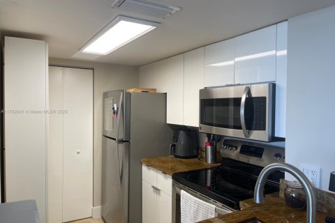 Condominio en alquiler en Miami, Florida, 2 dormitorios, 89.93 m2 № 1936112 - foto 16