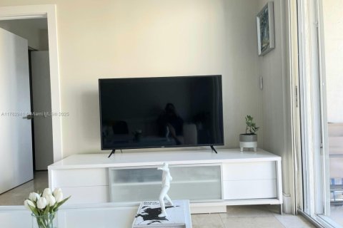 Condominio en alquiler en Miami, Florida, 2 dormitorios, 89.93 m2 № 1936112 - foto 12