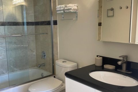 Condominio en alquiler en Miami, Florida, 2 dormitorios, 89.93 m2 № 1936112 - foto 20