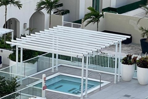 Condominio en alquiler en Miami, Florida, 2 dormitorios, 89.93 m2 № 1936112 - foto 6