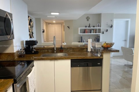 Condominio en alquiler en Miami, Florida, 2 dormitorios, 89.93 m2 № 1936112 - foto 15