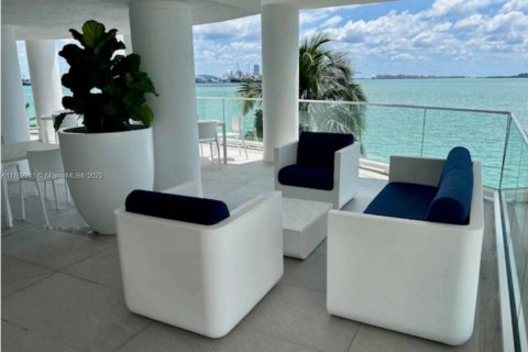 Condominio en alquiler en Miami, Florida, 2 dormitorios, 89.93 m2 № 1936112 - foto 3