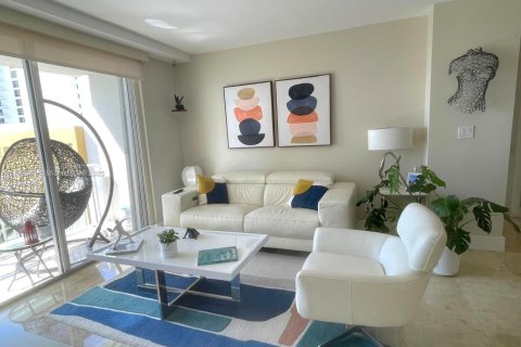 Condominio en alquiler en Miami, Florida, 2 dormitorios, 89.93 m2 № 1936112 - foto 11