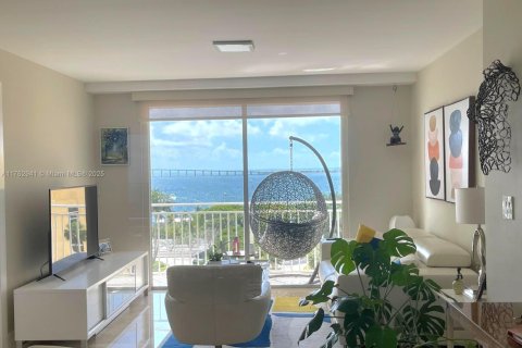 Condominio en alquiler en Miami, Florida, 2 dormitorios, 89.93 m2 № 1936112 - foto 10