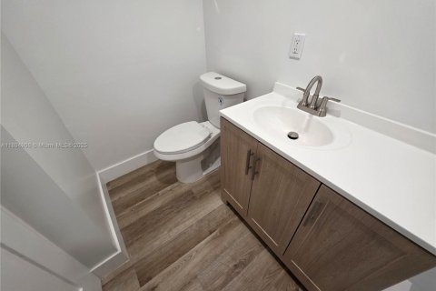 Casa en venta en North Miami, Florida, 3 dormitorios № 1949294 - foto 27