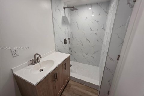 Casa en venta en North Miami, Florida, 3 dormitorios № 1949294 - foto 28