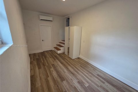 Casa en venta en North Miami, Florida, 3 dormitorios № 1949294 - foto 25