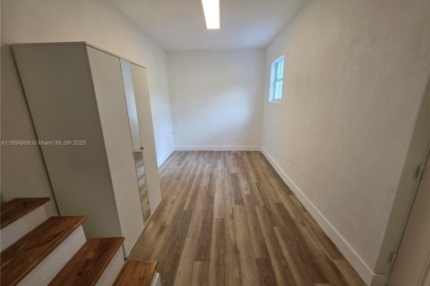 Casa en venta en North Miami, Florida, 3 dormitorios № 1949294 - foto 24