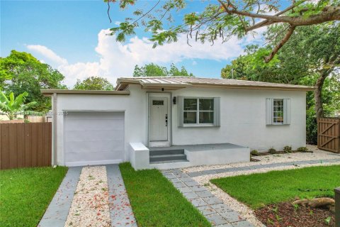 Casa en venta en North Miami, Florida, 3 dormitorios № 1949294 - foto 2