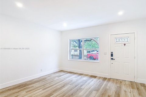 Casa en venta en North Miami, Florida, 3 dormitorios № 1949294 - foto 14