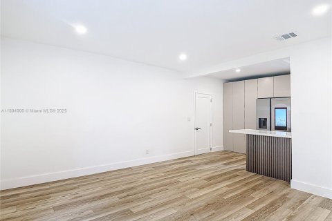 Casa en venta en North Miami, Florida, 3 dormitorios № 1949294 - foto 15