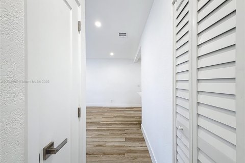Casa en venta en North Miami, Florida, 3 dormitorios № 1949294 - foto 23