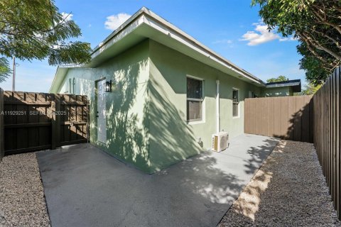 Villa ou maison à louer à Sunrise, Floride: 1 chambre, 65.03 m2 № 1994201 - photo 2